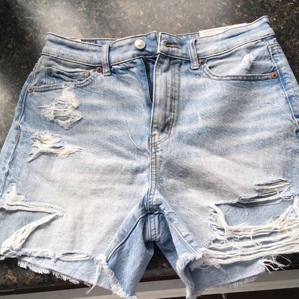 American Eagle jean shorts sz 4. NWT